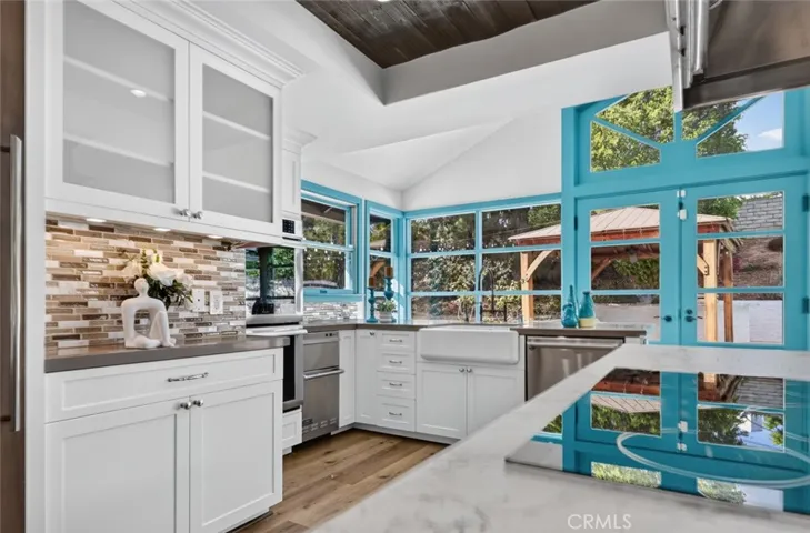 20001 Hiawatha Street, Chatsworth, California 91311