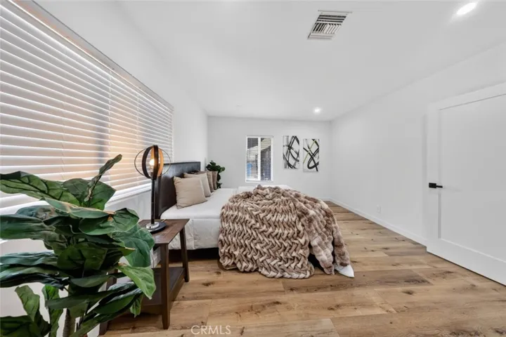 20001 Hiawatha Street, Chatsworth, California 91311