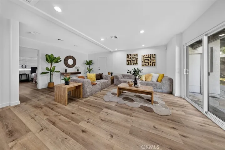 20001 Hiawatha Street, Chatsworth, California 91311