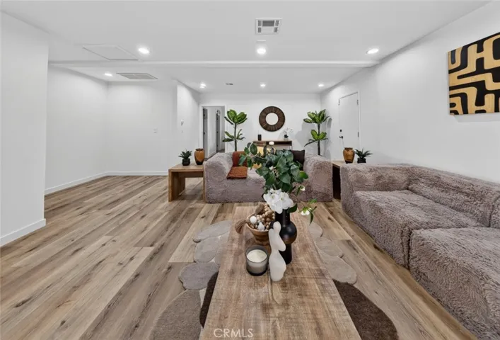 20001 Hiawatha Street, Chatsworth, California 91311