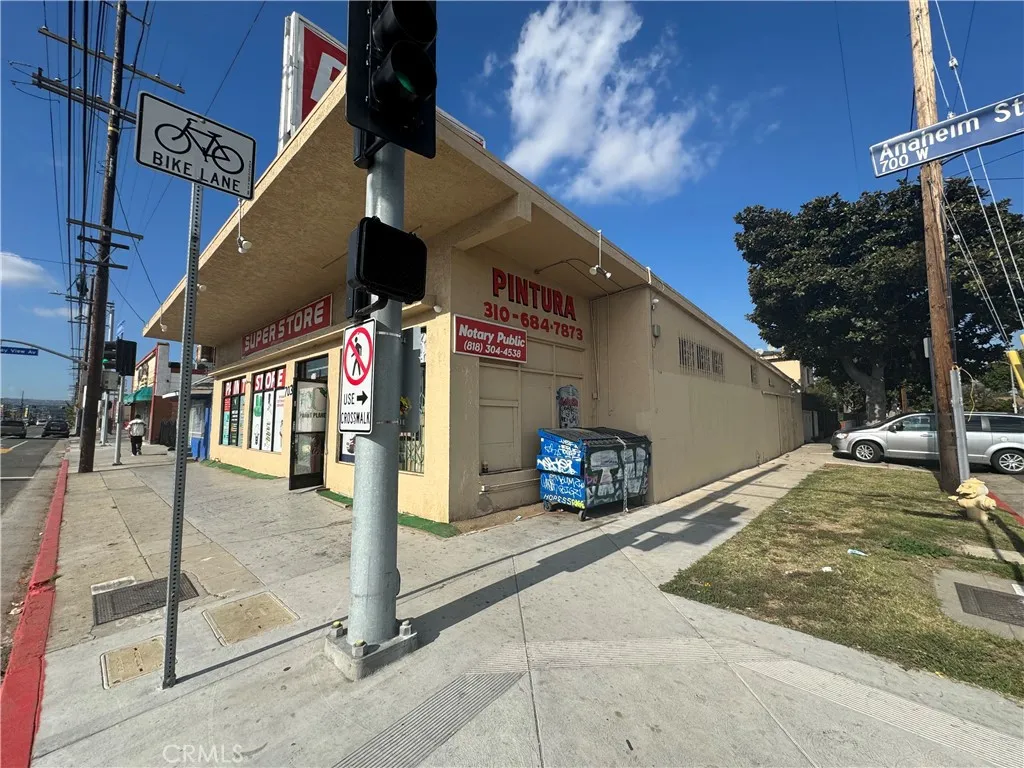 703 W Anaheim