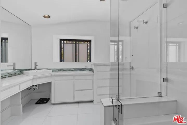 305 S Bedford Drive, Beverly Hills, California 90212