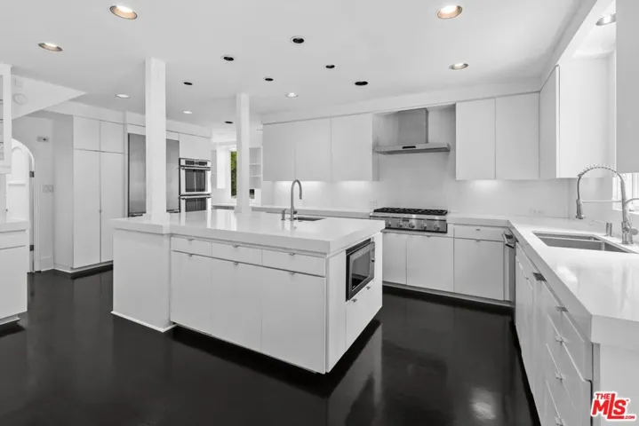 305 S Bedford Drive, Beverly Hills, California 90212