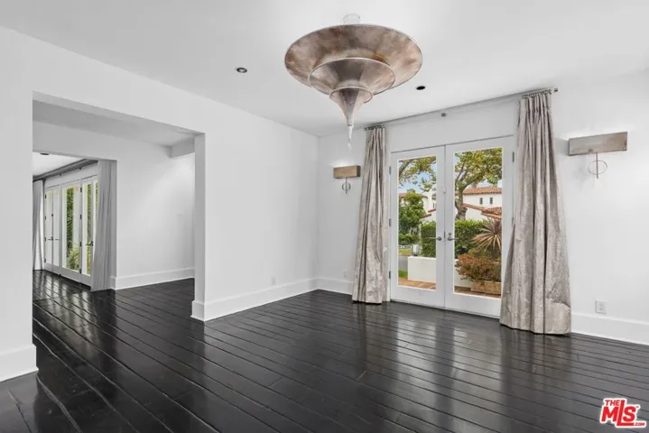 305 S Bedford Drive, Beverly Hills, California 90212