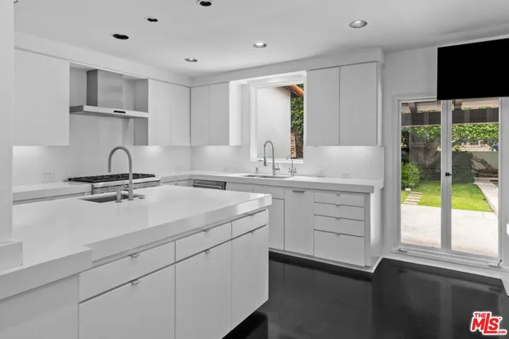 305 S Bedford Drive, Beverly Hills, California 90212