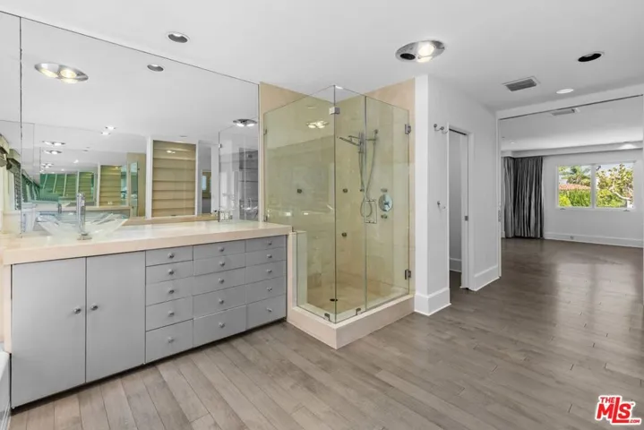 305 S Bedford Drive, Beverly Hills, California 90212