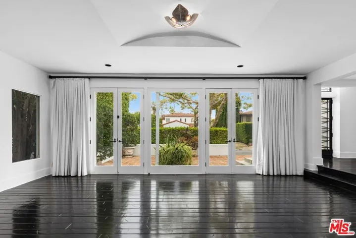 305 S Bedford Drive, Beverly Hills, California 90212