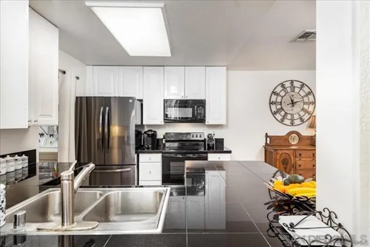 3969 Mahaila 113, San Diego, California 92122