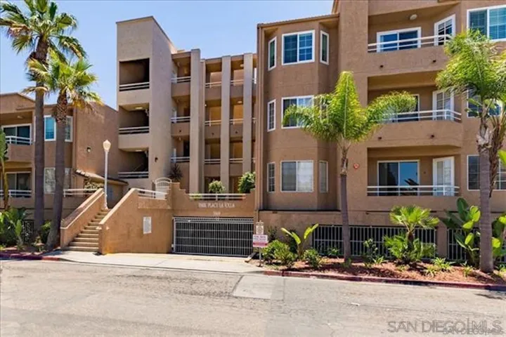 3969 Mahaila 113, San Diego, California 92122