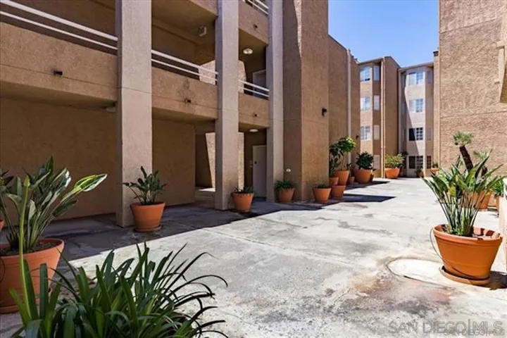 3969 Mahaila 113, San Diego, California 92122