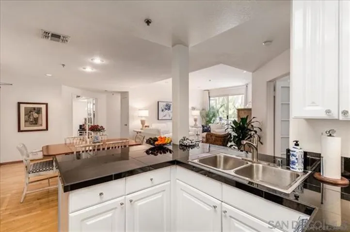 3969 Mahaila 113, San Diego, California 92122