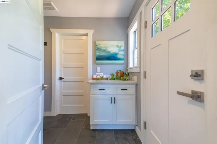 16004 Wellington Way, Castro Valley, California 94578