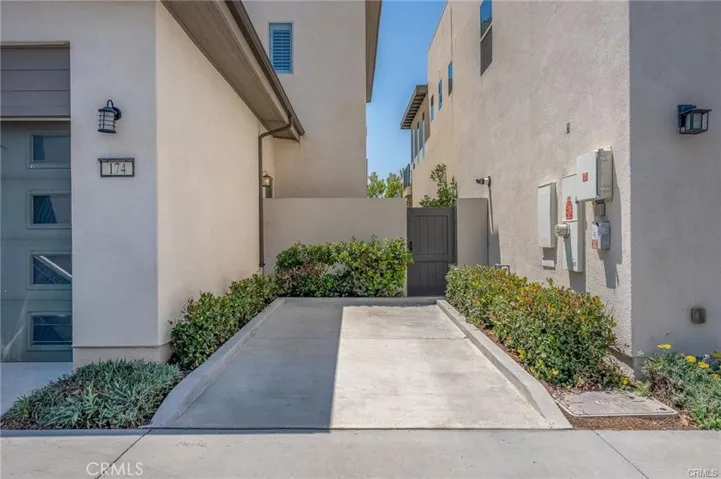 174 Scale, Irvine, California 92618