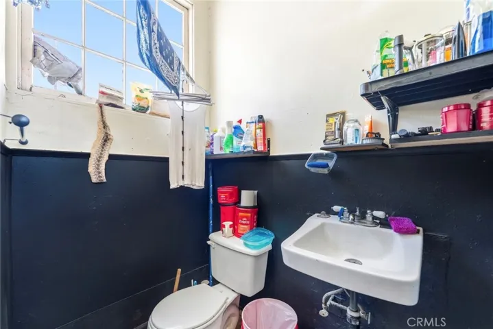 2945 Tweedy, South Gate, California 90280