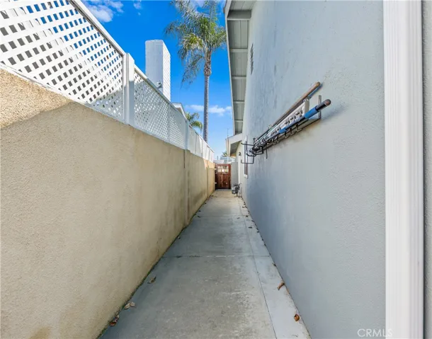 Side yard
