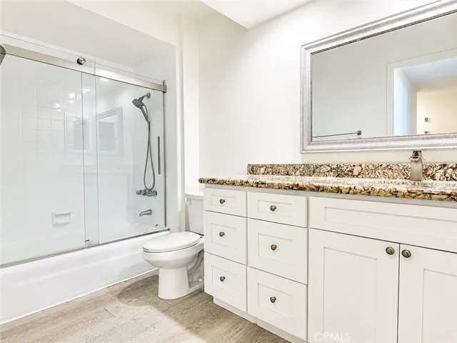 Shared Bathroom Upstairs