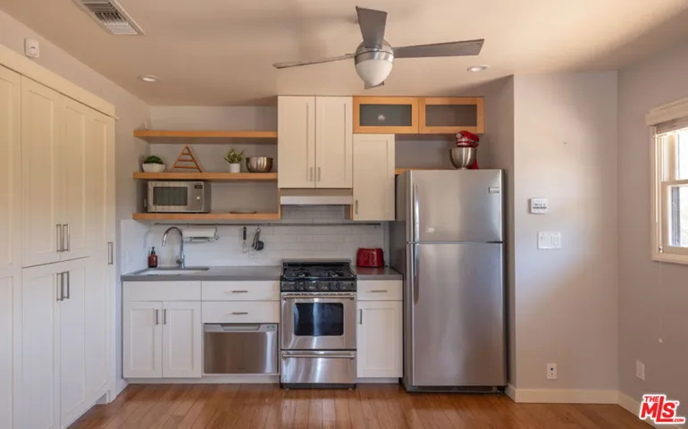 4650 Canoga Avenue, Woodland Hills, California 91364
