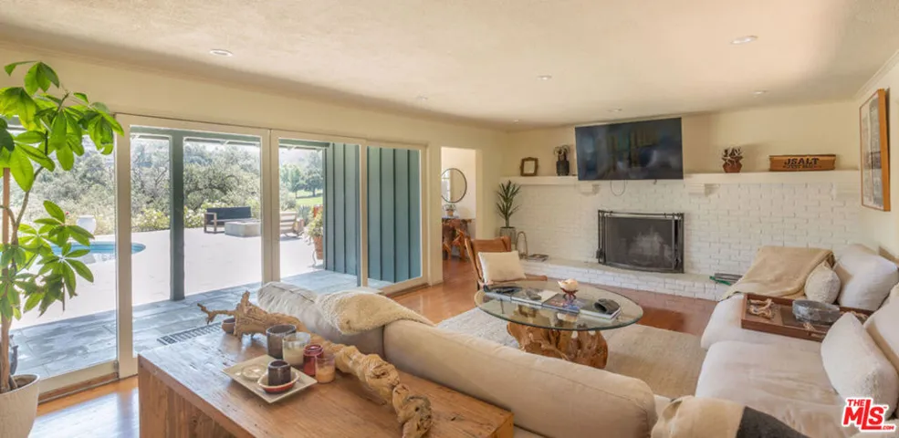 4650 Canoga Avenue, Woodland Hills, California 91364