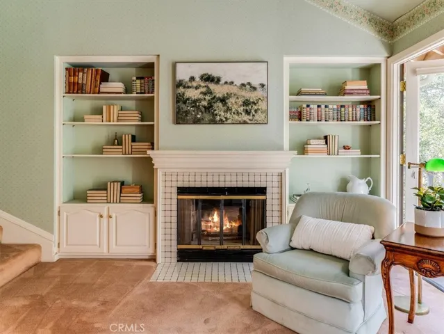 primary suite sitting area