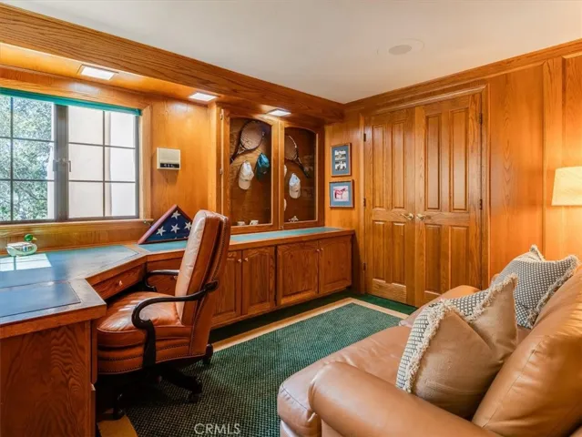 bedroom/office