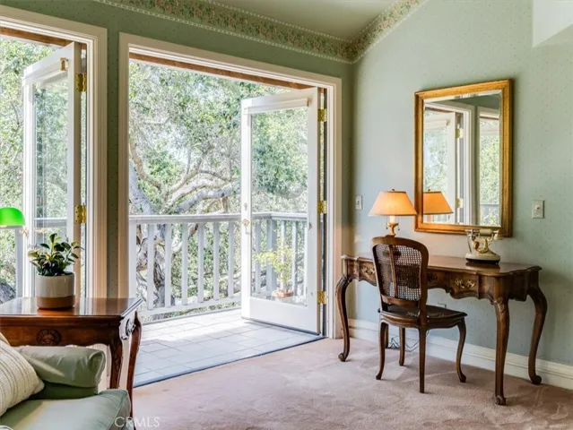 primary suite sitting area to outside deck