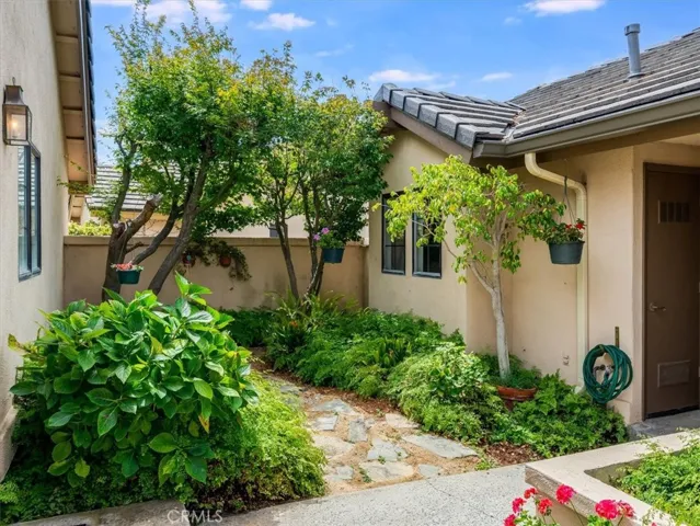 Courtyard to garage
