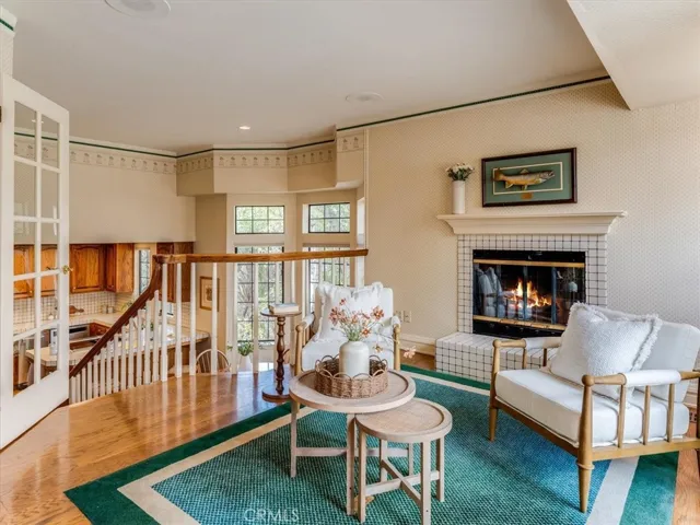 sitting room to kitchen