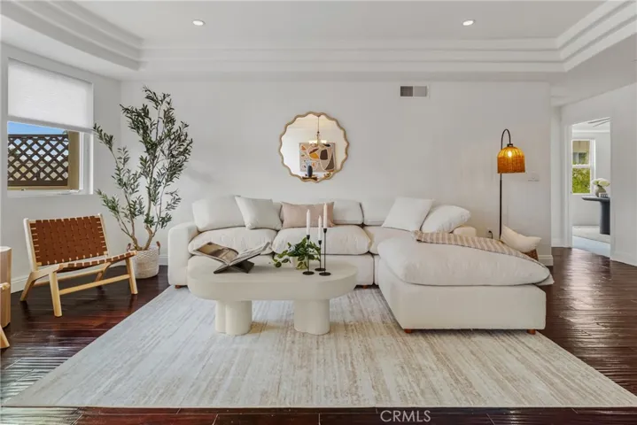 12044 Hoffman 303, Studio City, California 91604