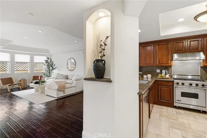 12044 Hoffman 303, Studio City, California 91604