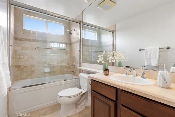 12044 Hoffman 303, Studio City, California 91604