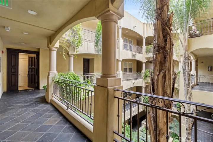 12044 Hoffman 303, Studio City, California 91604