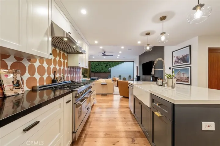 4257 Shadyglade Avenue, Studio City, California 91604