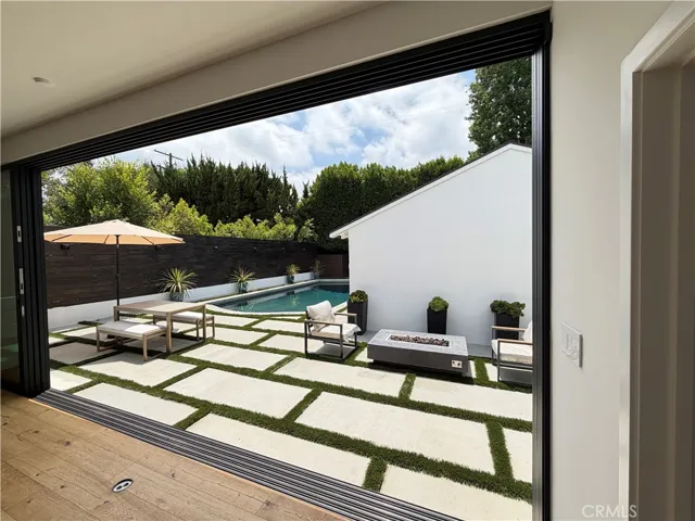 4257 Shadyglade Avenue, Studio City, California 91604