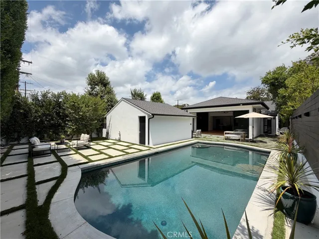4257 Shadyglade Avenue, Studio City, California 91604