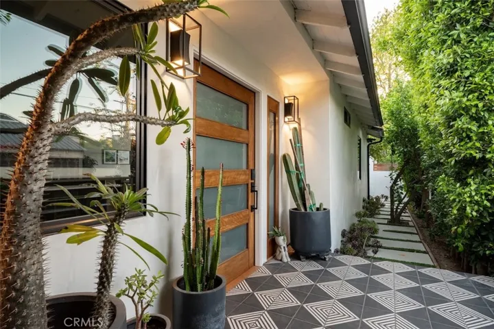 4257 Shadyglade Avenue, Studio City, California 91604