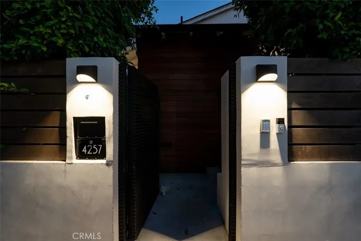 4257 Shadyglade Avenue, Studio City, California 91604