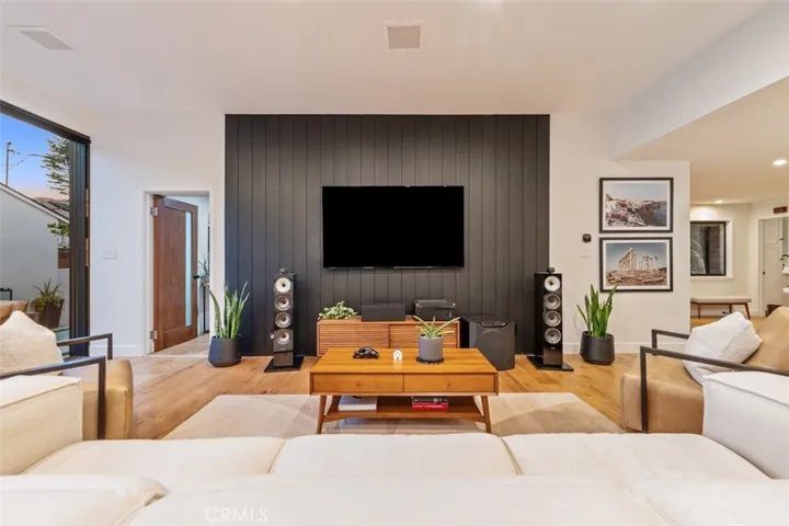 4257 Shadyglade Avenue, Studio City, California 91604