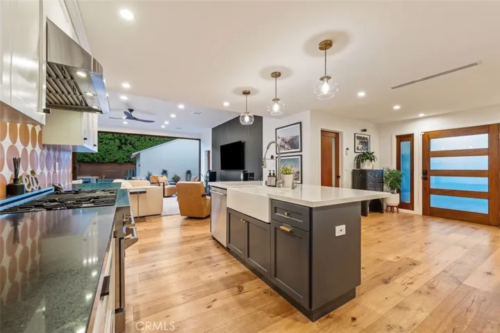 4257 Shadyglade Avenue, Studio City, California 91604