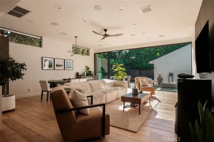 4257 Shadyglade Avenue, Studio City, California 91604