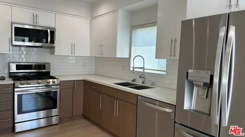 5226 Satsuma Avenue, North Hollywood, California 91601