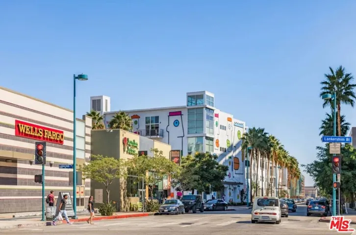 5226 Satsuma Avenue, North Hollywood, California 91601