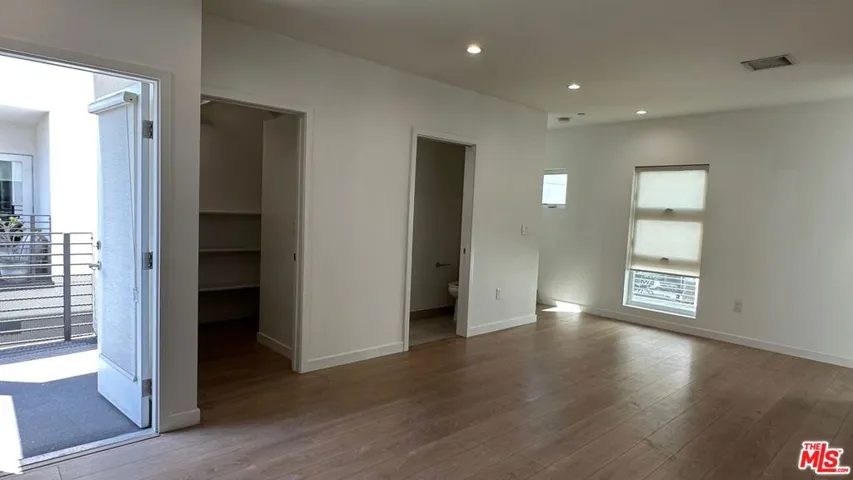 5226 Satsuma Avenue, North Hollywood, California 91601