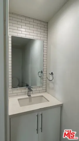 5226 Satsuma Avenue, North Hollywood, California 91601
