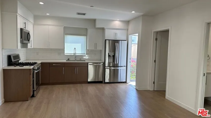 5226 Satsuma Avenue, North Hollywood, California 91601