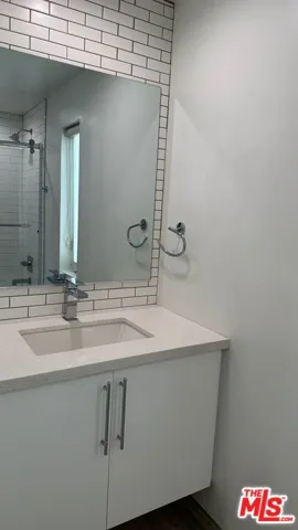 5226 Satsuma Avenue, North Hollywood, California 91601