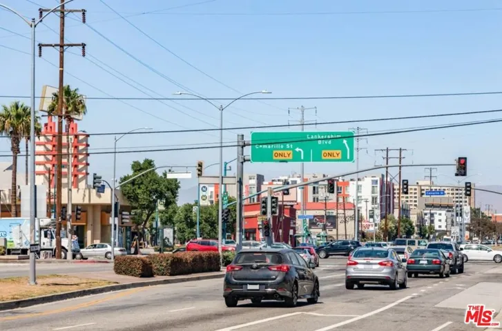5226 Satsuma Avenue, North Hollywood, California 91601