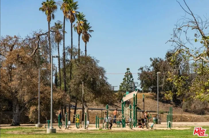 5226 Satsuma Avenue, North Hollywood, California 91601