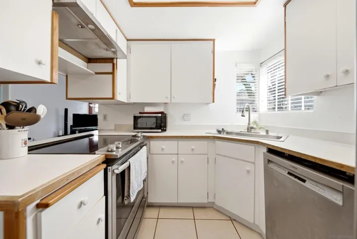 261 Riverview Way, Oceanside, California 92057
