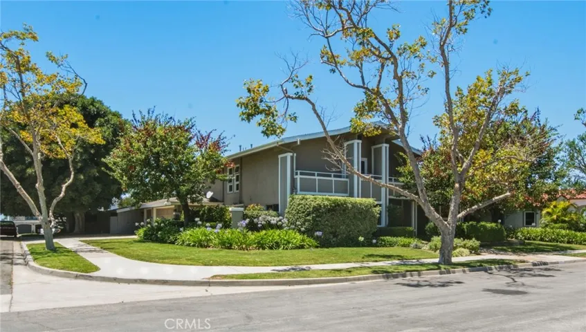 3051 Capri, Costa Mesa, California 92626