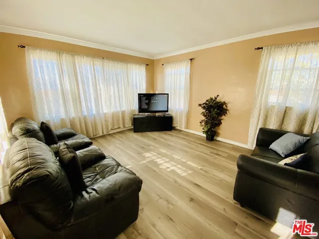 1554 S Stanley Avenue, Los Angeles, California 90019